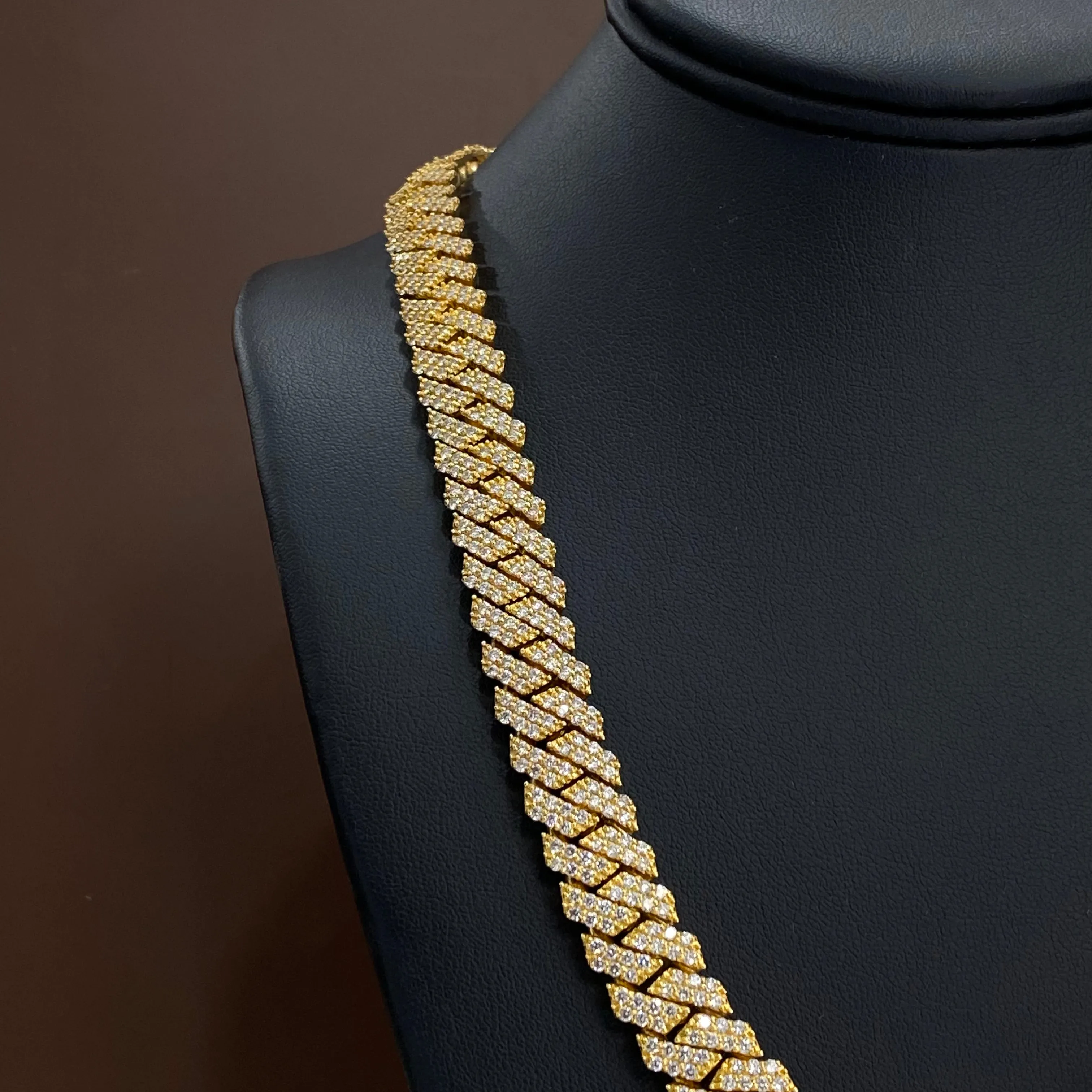 10K Yellow Gold Bustdown Cuban Link Chain 30Ct / 202.8gr / 12.3mm / 22in