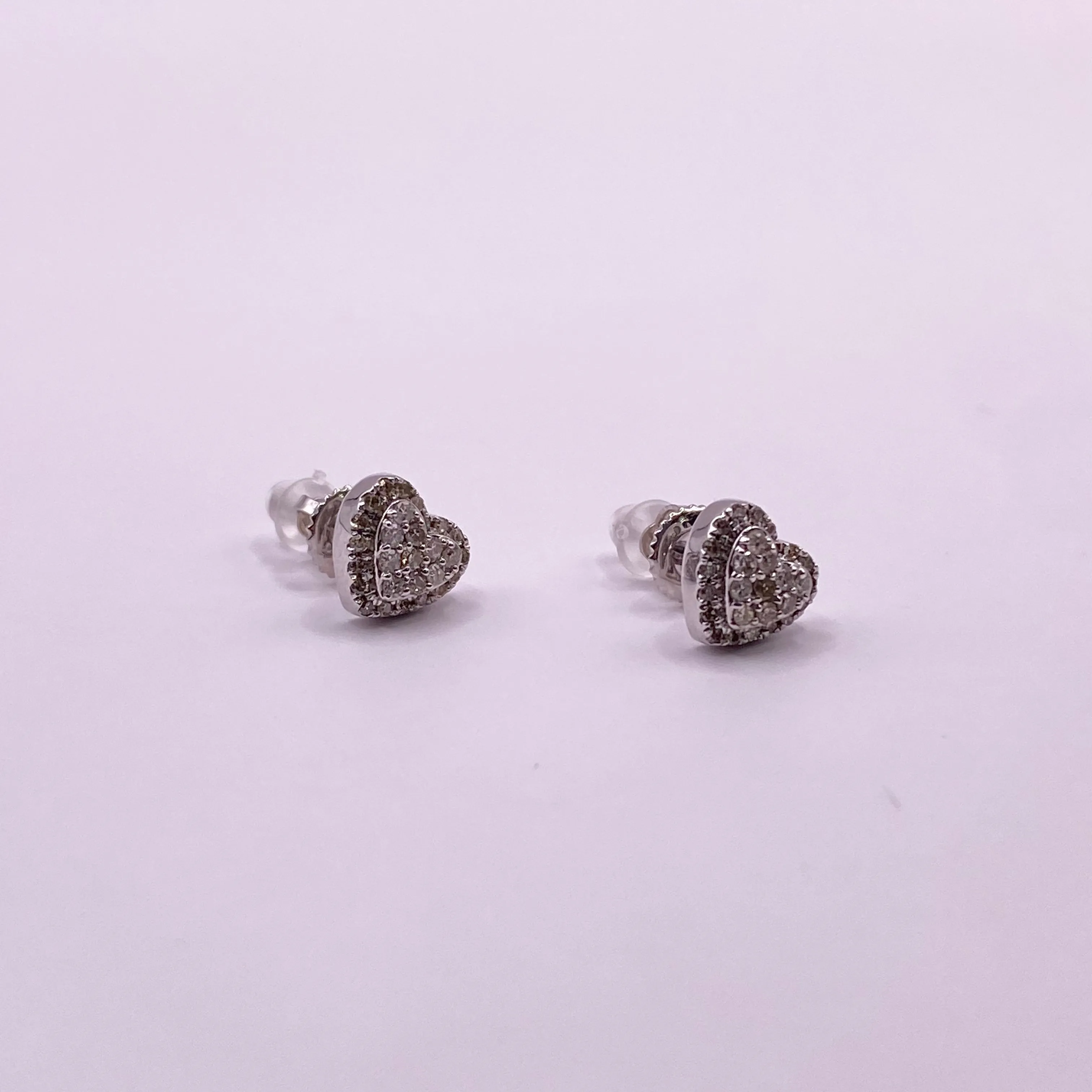 14K White Gold Diamond Heart Stud Earrings 0.28Ct / 1.7gr