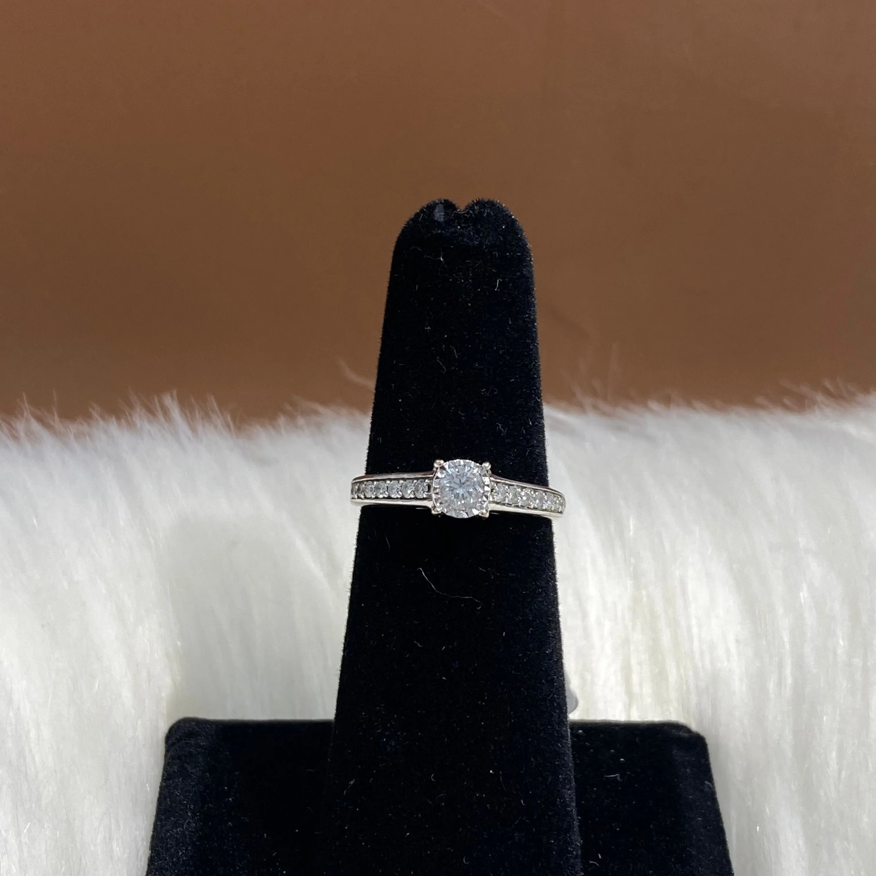 14K White Gold Diamond Luxury Engagement Ring Ct Dia / 2.5gr / Size 5