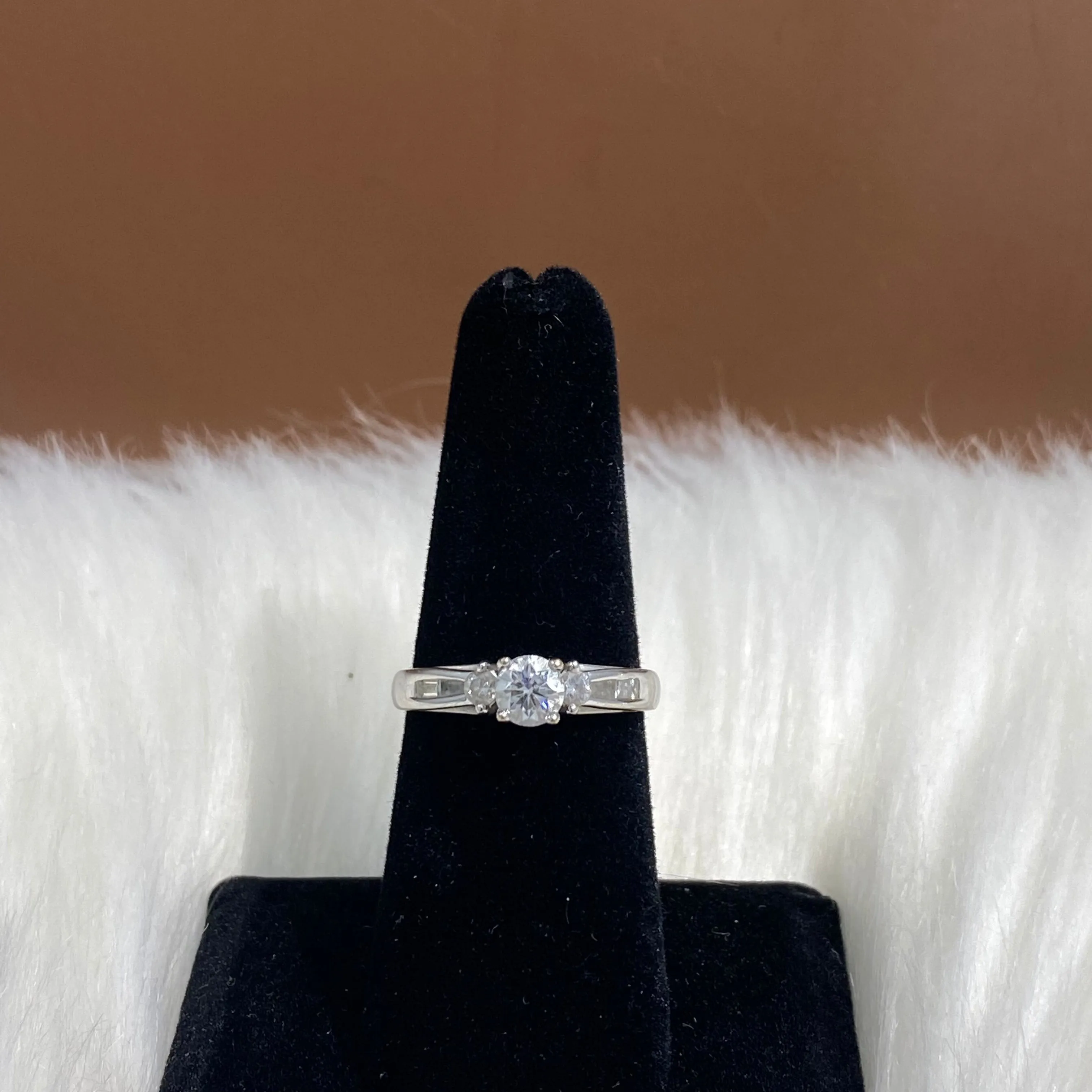 14K White Gold Diamond Luxury Engagement Ring Ct Dia / 3.5gr / Size 7