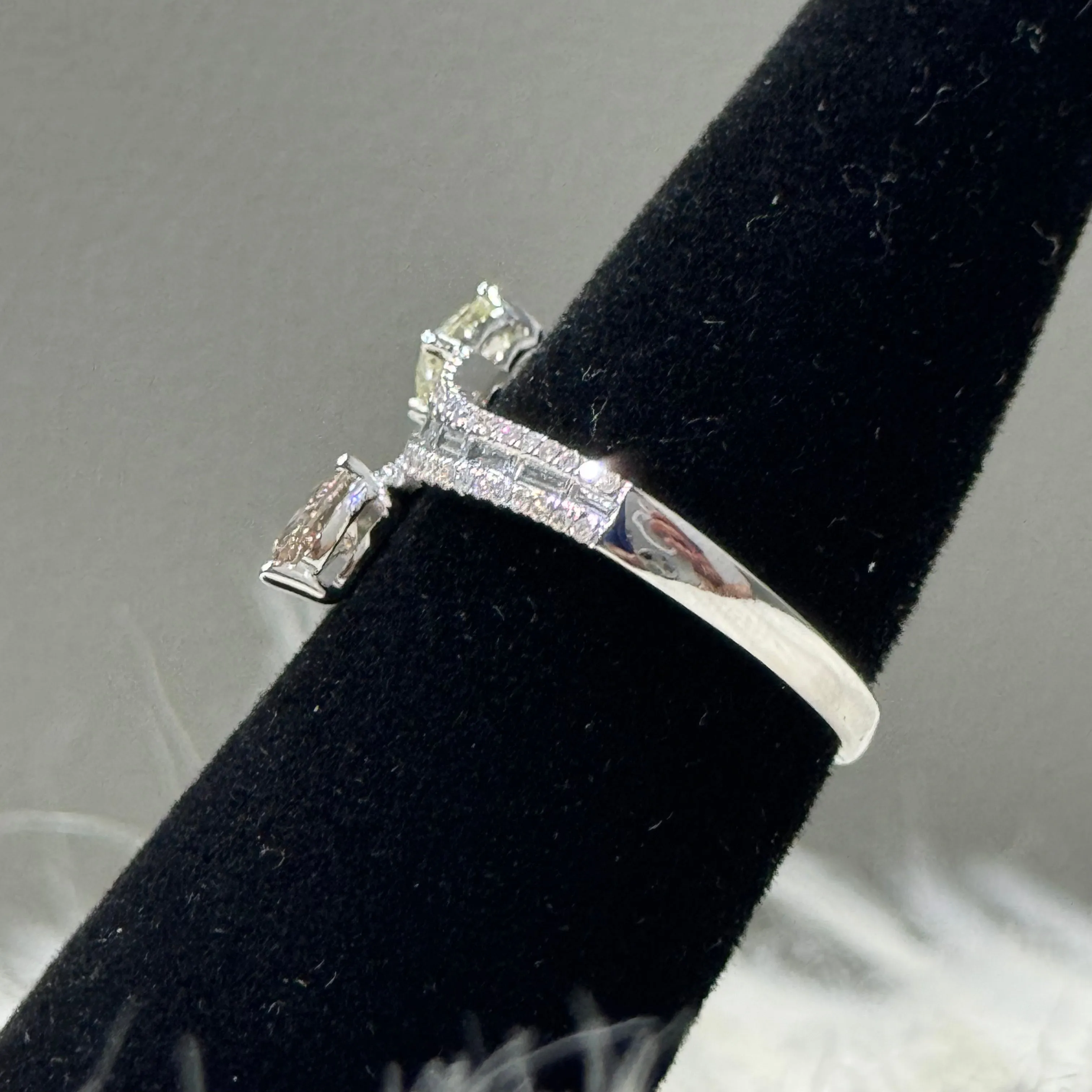 14K White Gold Diamond Luxury Ring 1.34Ct Dia / 3.4gr / Size 7.5