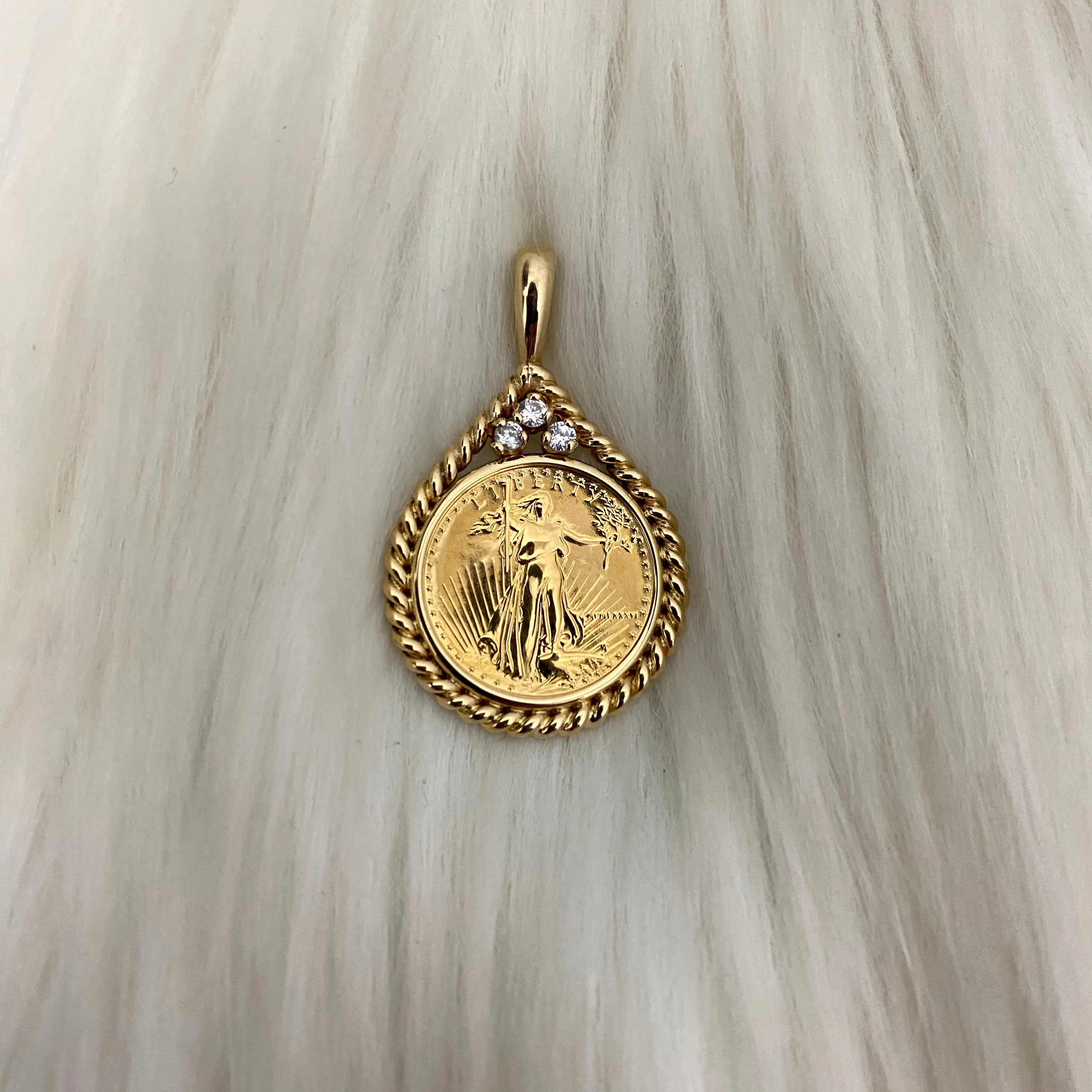 14K Yellow Gold Coin 22K Pendant Ct Dia  / 5.8gr / 1in