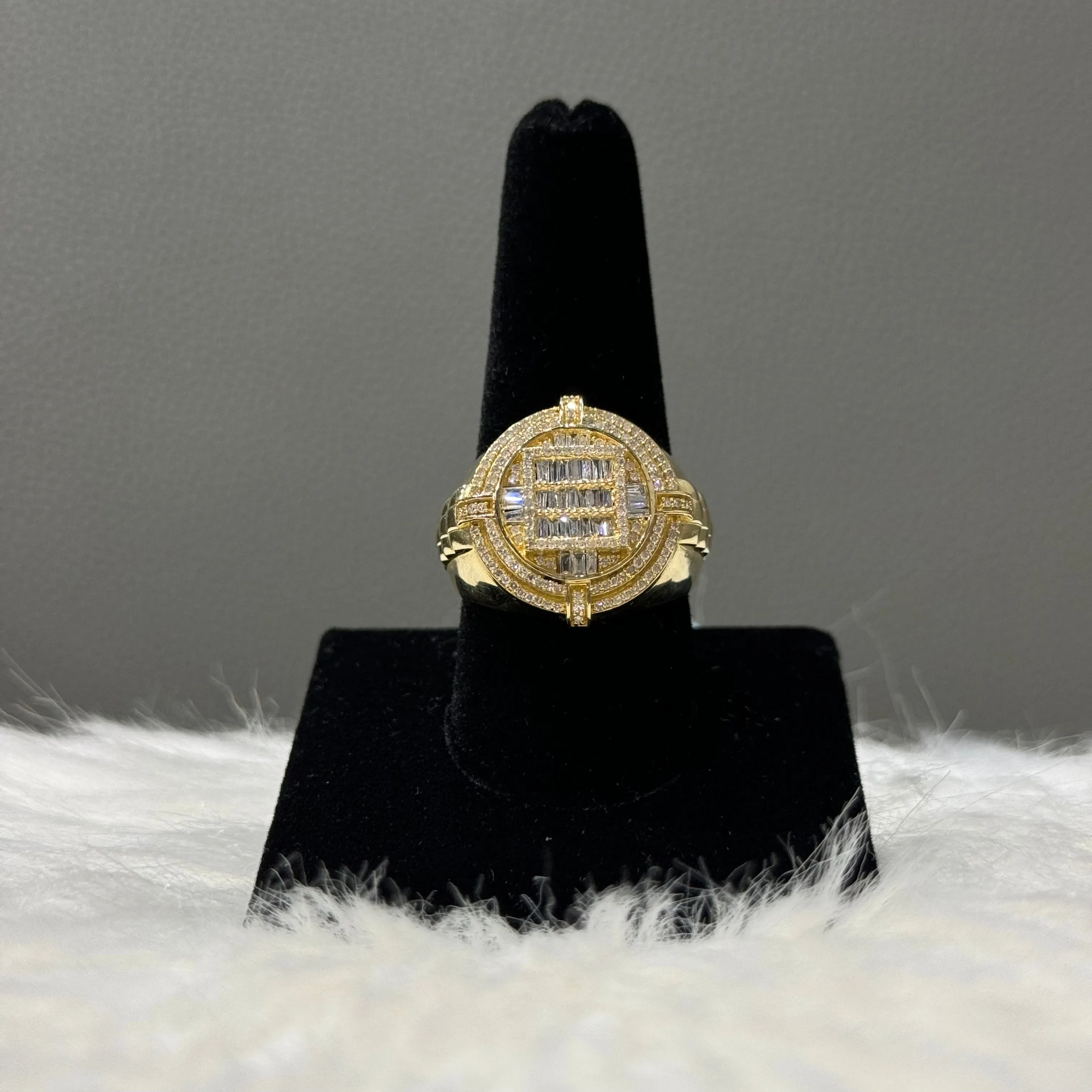 14K Yellow Gold Diamond Circle Ring 0.92Ct Dia / 10gr / Size 10