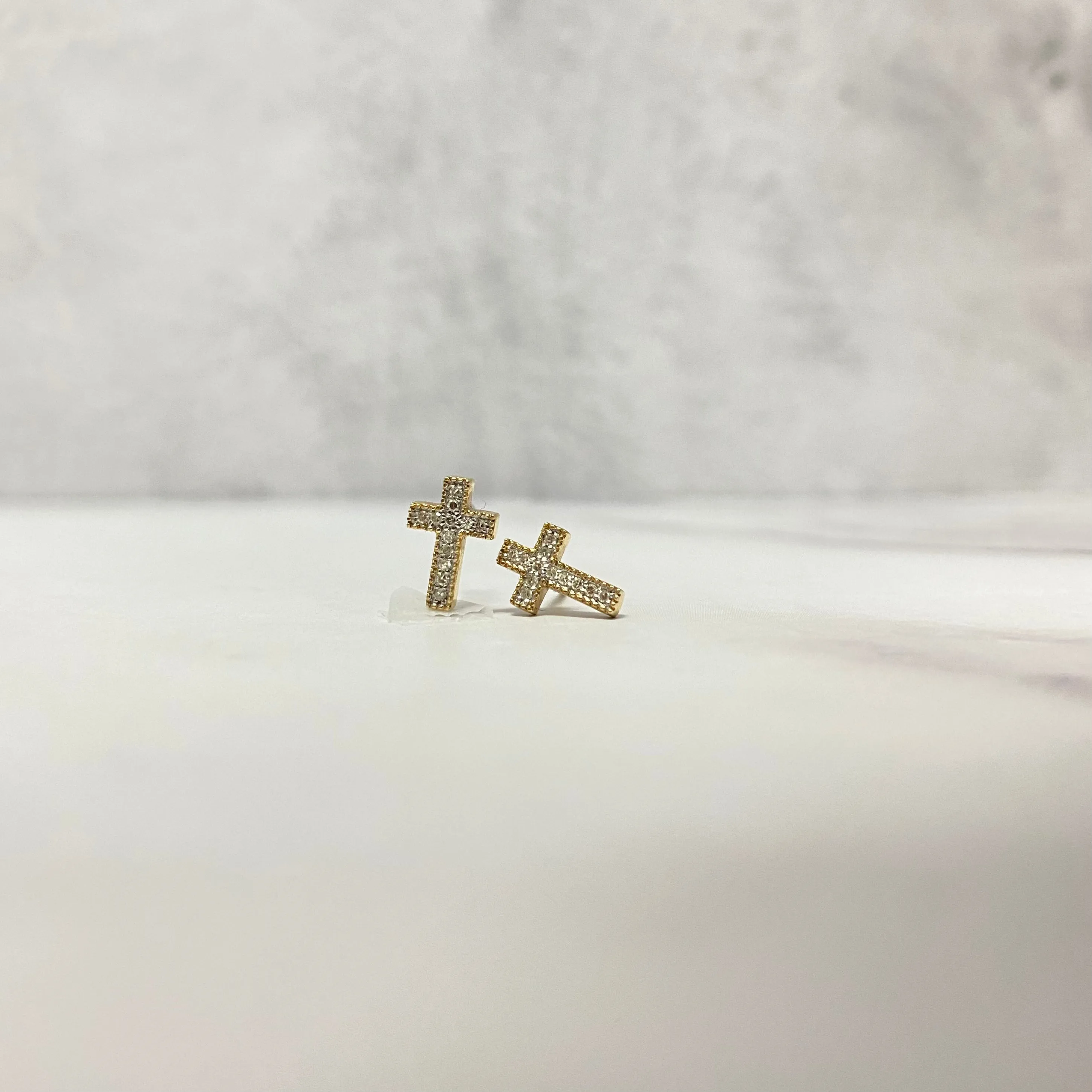 14K Yellow Gold Diamond Cross Stud Earrings Ct Dia / 1.5gr