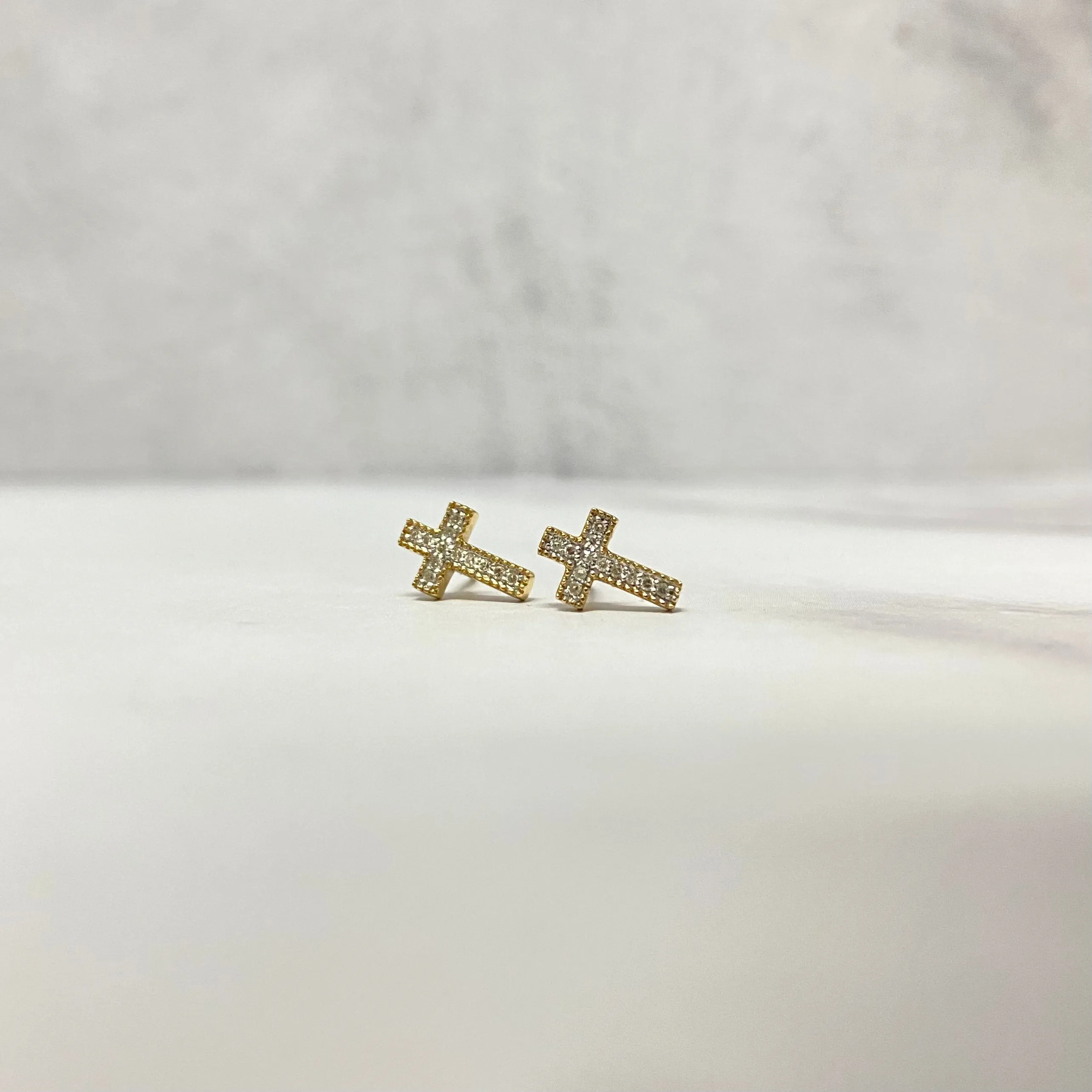 14K Yellow Gold Diamond Cross Stud Earrings Ct Dia / 1.5gr