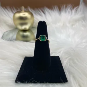 18K Yellow Gold Diamond Square Ring Ct Dia/Emerald / 3.8gr / Size 6 1/2