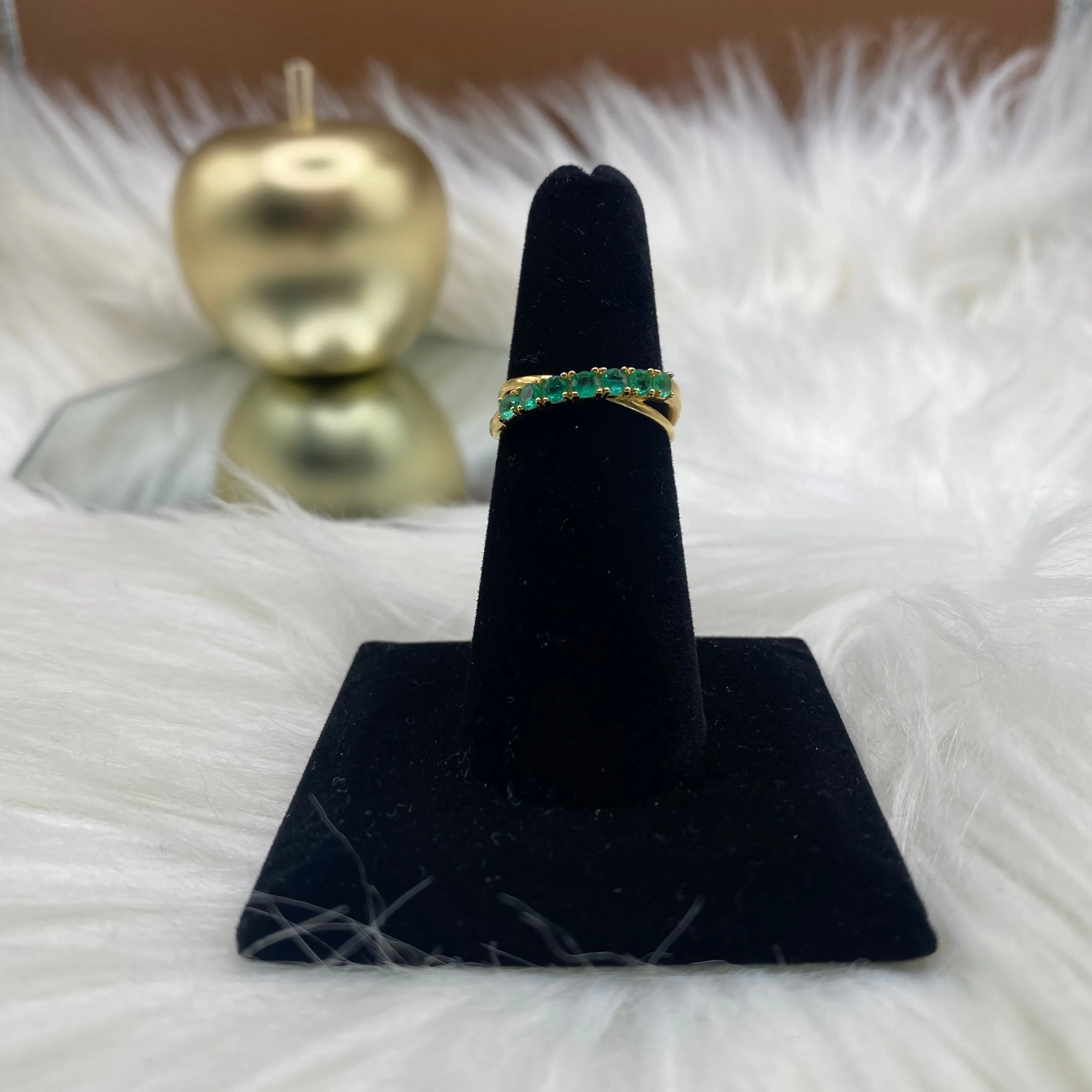 18K Yellow Gold Fashion Ring With Emerald / 2.7gr / Size 5 1/2