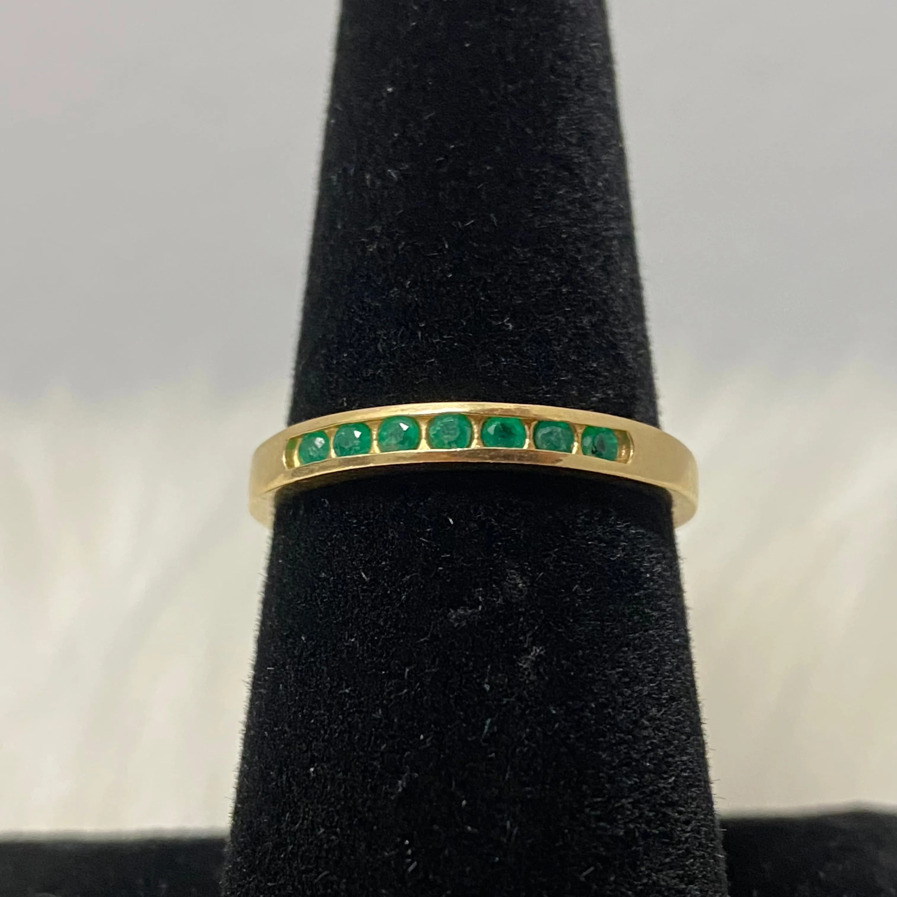 18K Yellow Gold Luxury Ring With Emerald / 2.2gr / Size 7.5