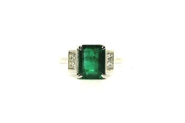 Emerald & Diamond Elegant Ring Ad No.0392