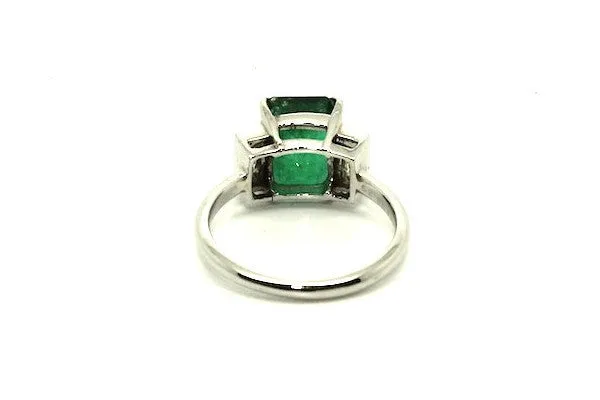 Emerald & Diamond Elegant Ring Ad No.0392