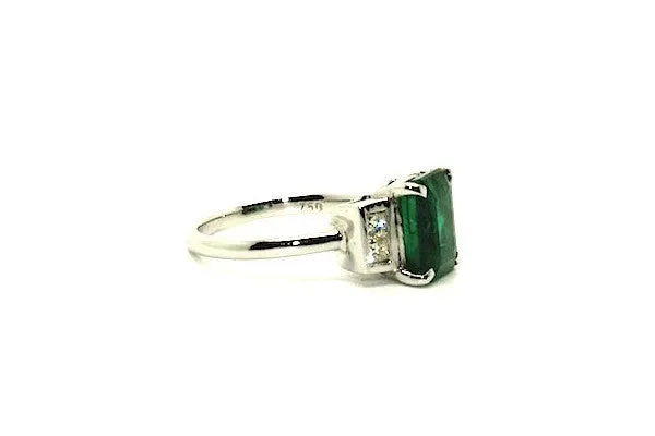 Emerald & Diamond Elegant Ring Ad No.0392