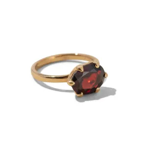 Gigi Ring, Garnet, 9kt Yellow Gold