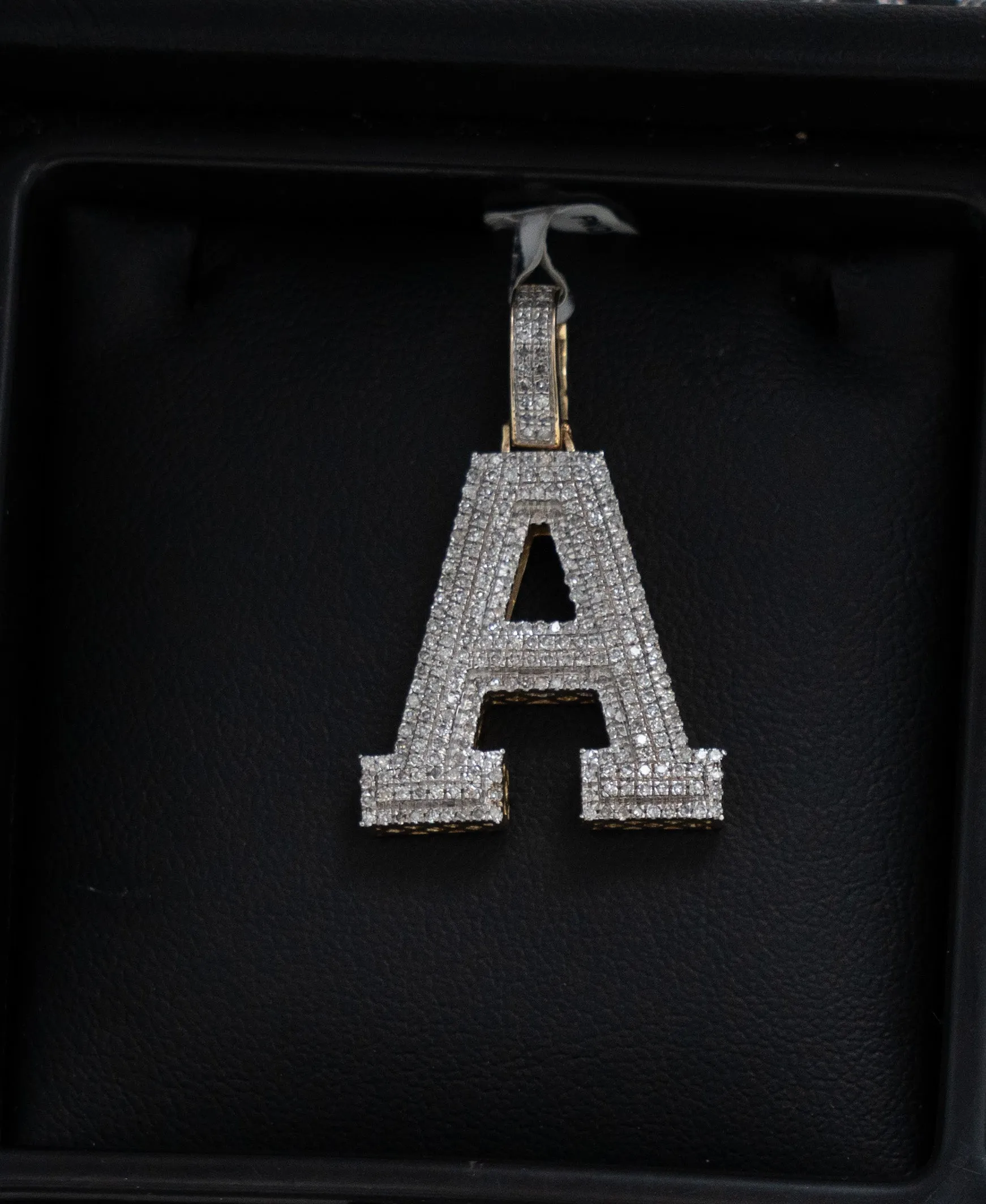 Letter A Pendant 10K Yellow Gold With Diamond / 4.3gr