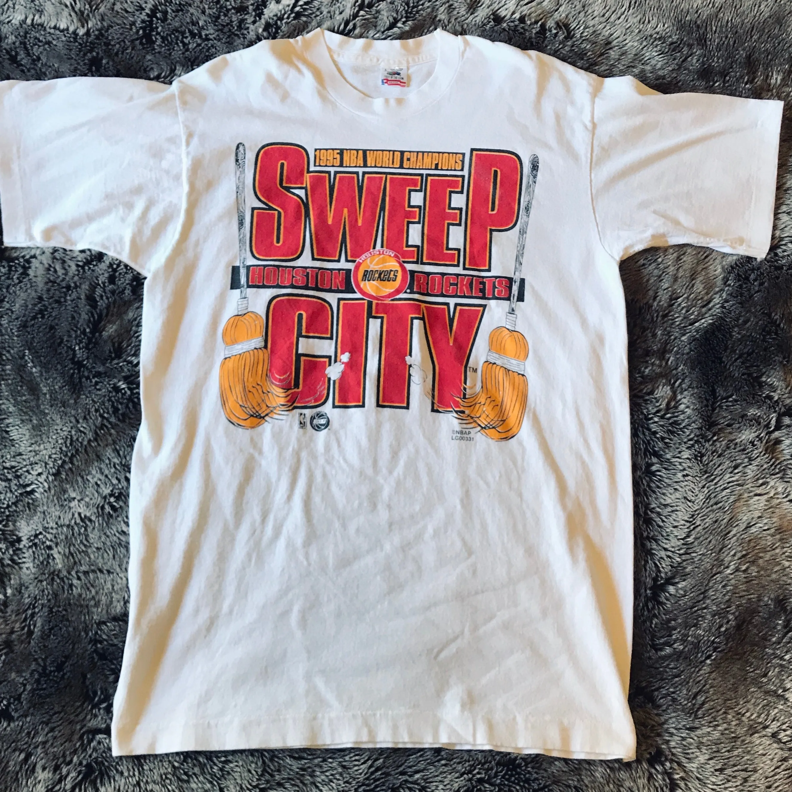 Rockets 1995 World Champions “Sweep City” Tee (White)