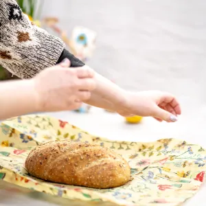 single bread beeswaxwrap - the thoughtful alternative to clingfilm