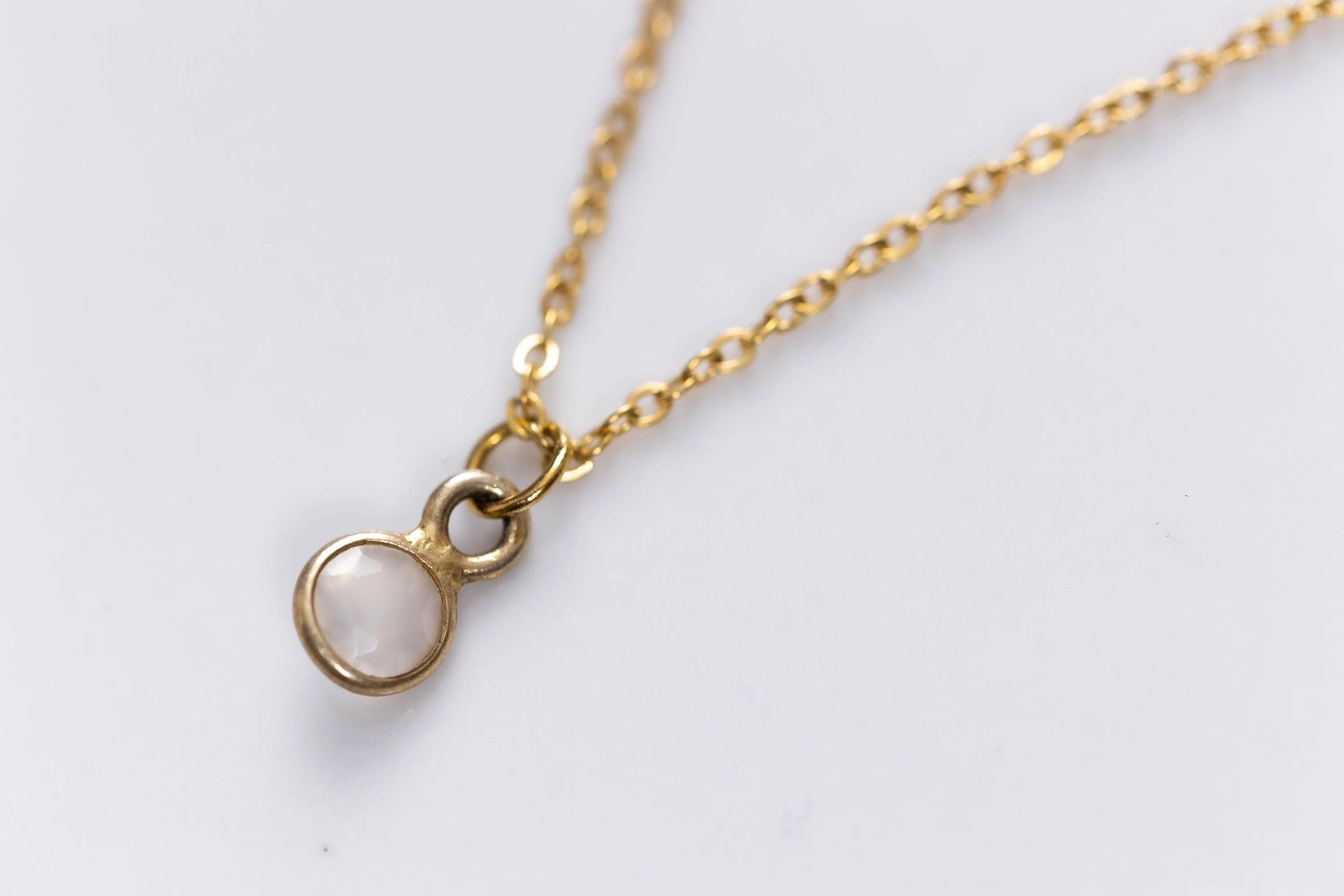 Small precious stones necklaces