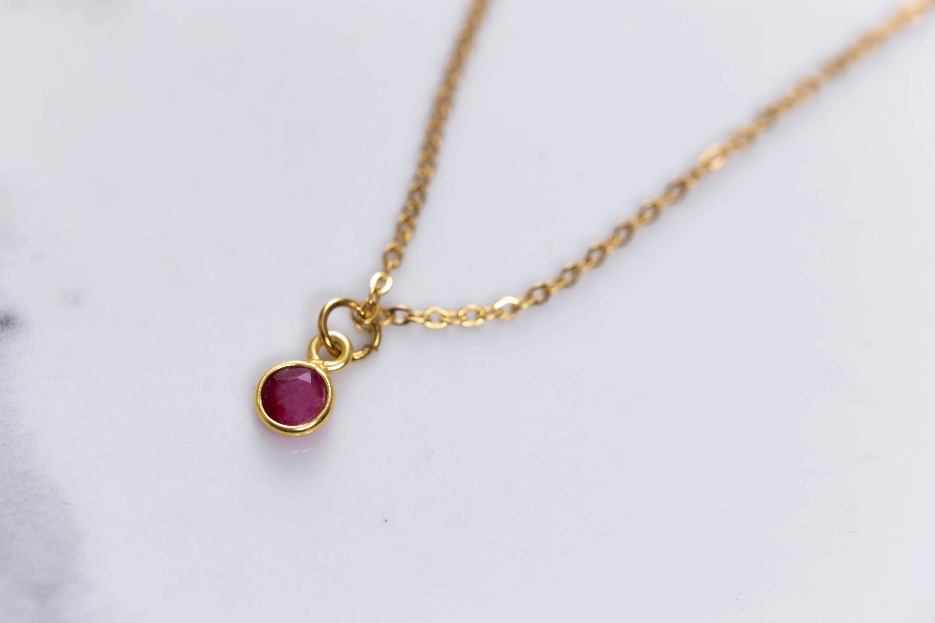 Small precious stones necklaces