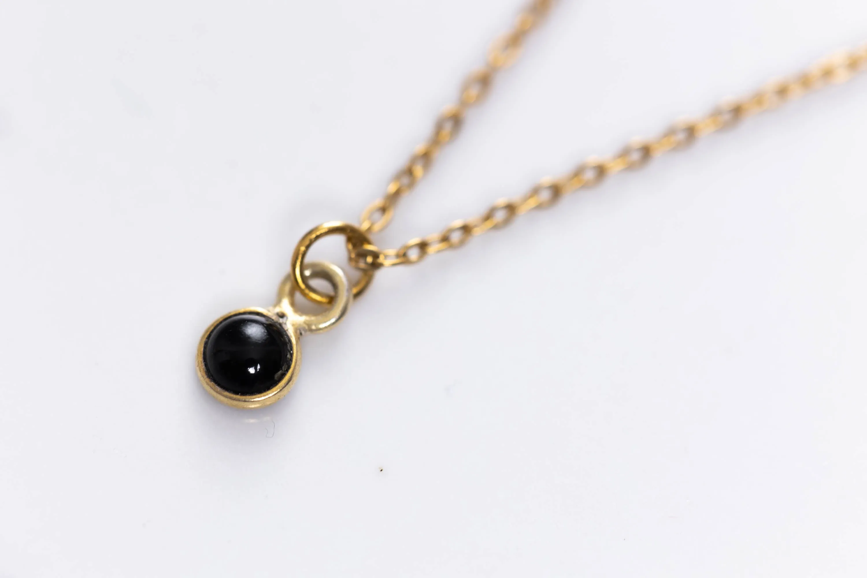 Small precious stones necklaces