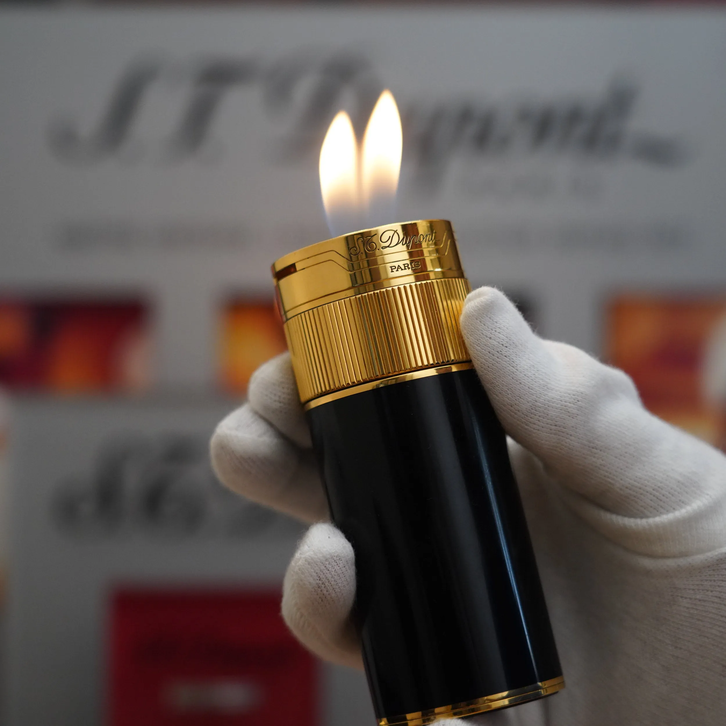 Vintage 1980 S.T. Dupont 18k Unique Cylinder Gold Plated Black Lacquer Dual Flame Table Lighter